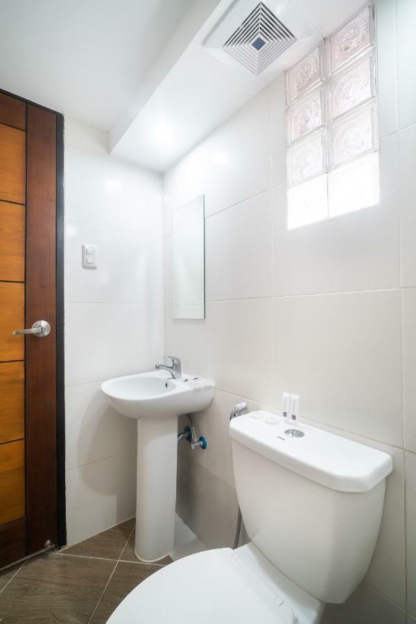 Oyo 199 Solange Apartelle Davao Екстер'єр фото